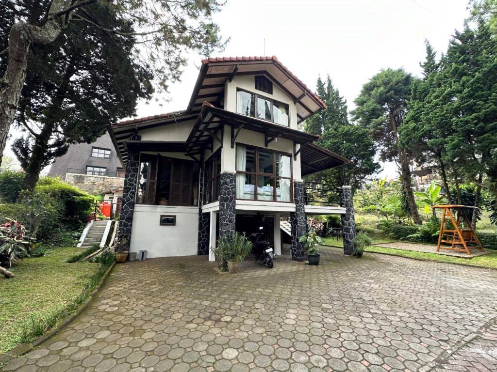 Villa Waterfall - Image 6