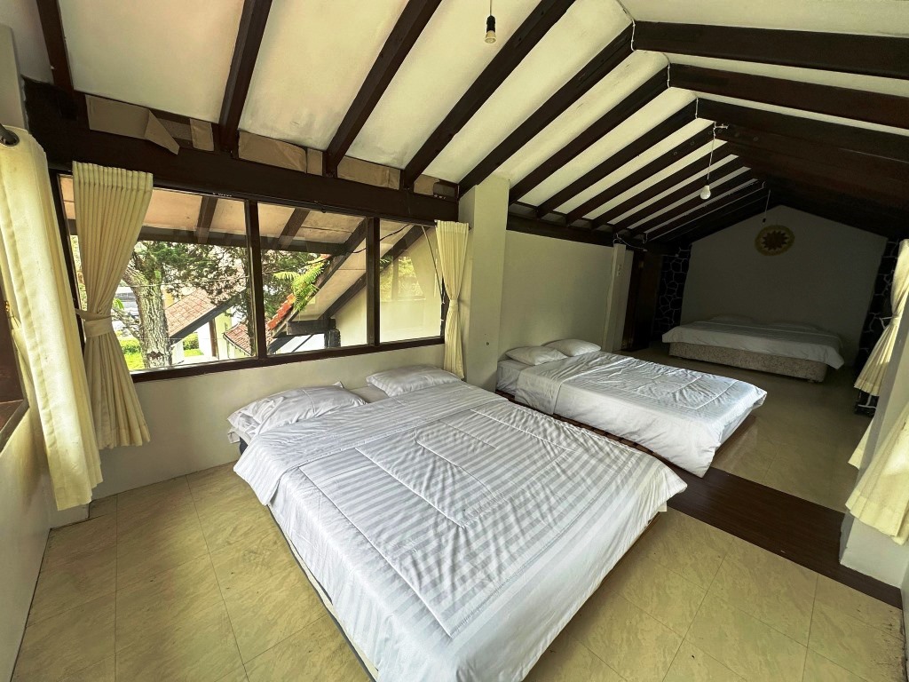 Villa Waterfall - Image 8