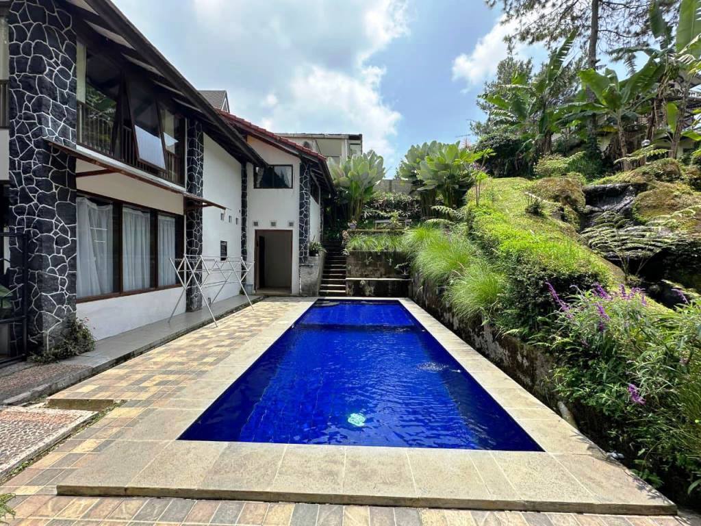 villa waterfall lembang