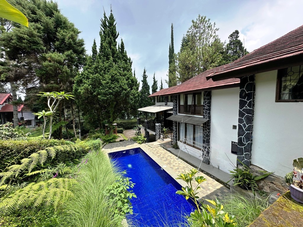 Villa Waterfall - Image 12