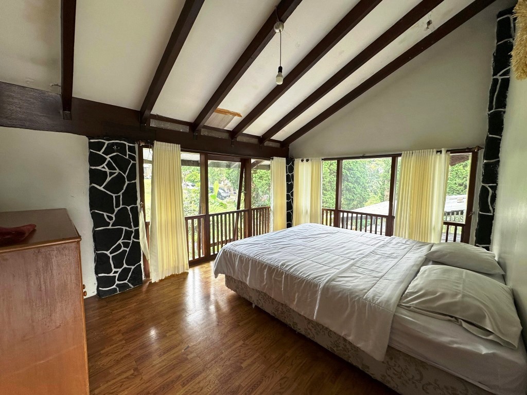 Villa Waterfall - Image 14