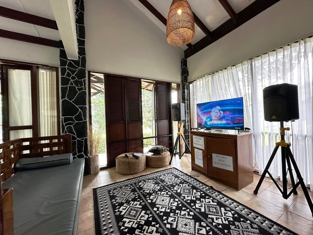 Villa Waterfall - Image 17